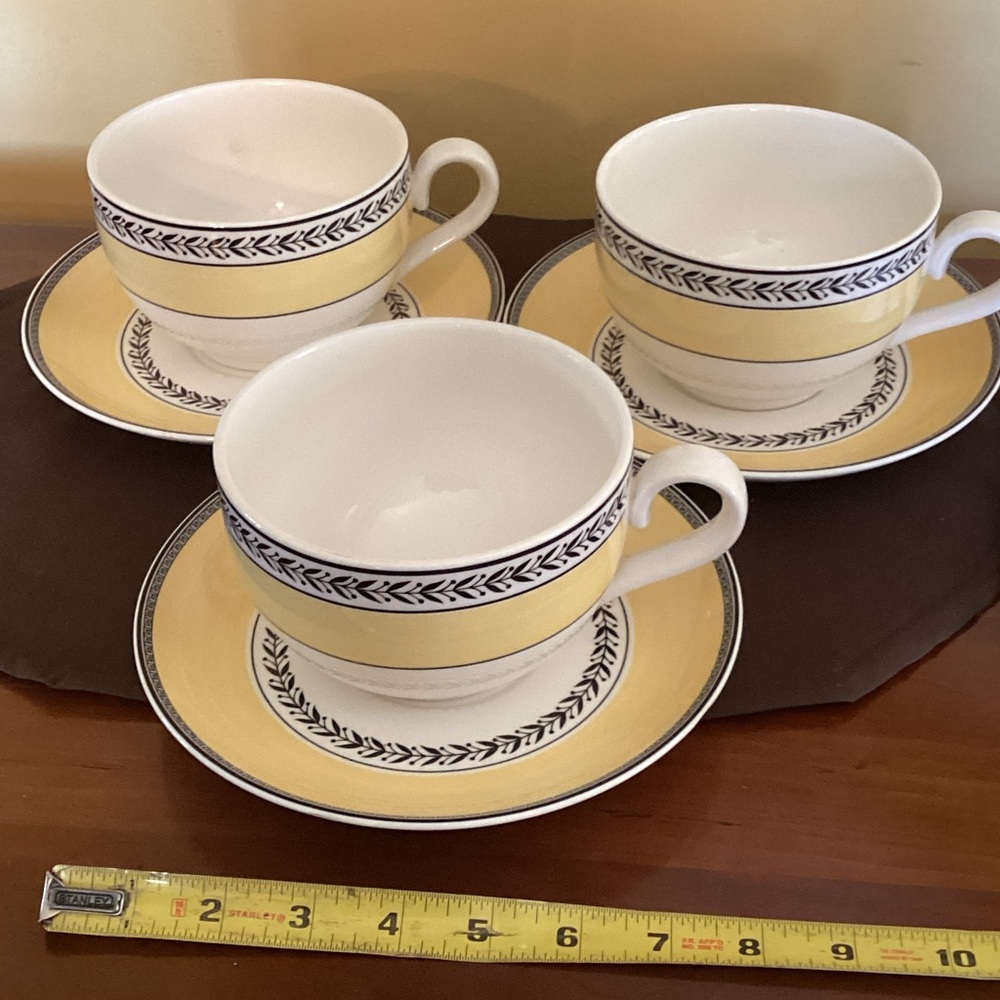 Villeroy & Boch Yellow and White Mug Set